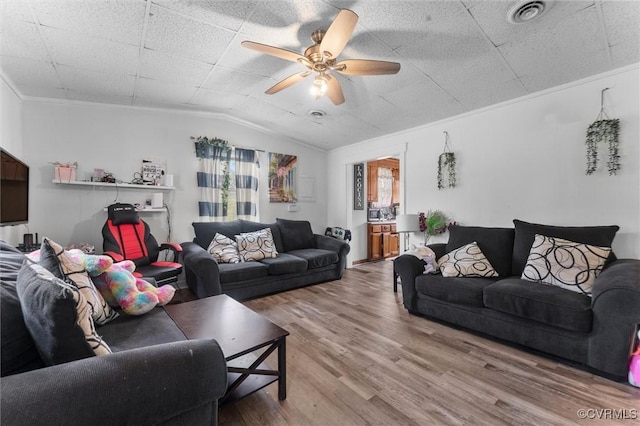713 Lakeview Ave, Colonial Heights, VA 23834 - living area with vaulted ceiling, wood finished floors, ornamental molding, and ceiling fan