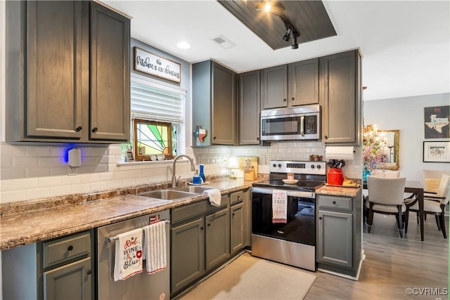 4115 Stonewood Ln, Williamsburg, VA 23188 - kitchen with stainless steel appliances, light wood-style flooring, and backsplash