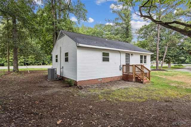 5720 Centerville Rd, Williamsburg, VA 23188 - rear view of property with crawl space, view of wooded area, and a shingled roof