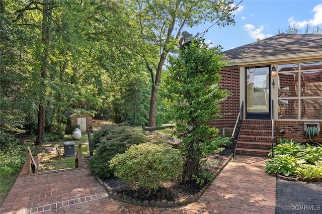 2001 Hicks Rd, North Chesterfield, VA 23235 - view of yard with entry steps