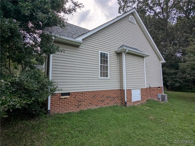 12703 Colby Cove Ct, Chester, VA 23831 - view of home's exterior featuring a lawn and crawl space