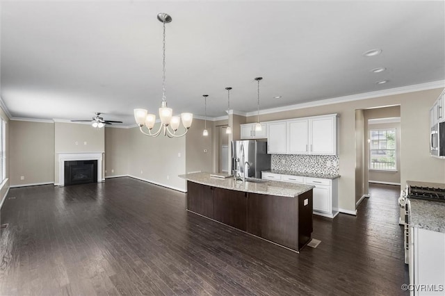 17412 Trevino Pkwy, Moseley, VA 23120 - kitchen with stainless steel appliances, a ceiling fan, dark wood-style flooring, white cabinets, and crown molding