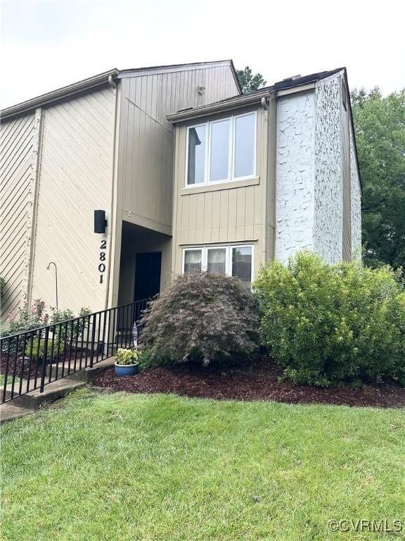 2801 Harbour Ct, Henrico, VA 23233 - view of front of property featuring a front lawn