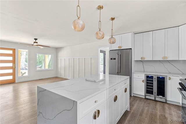 113 Rappa Run Rd, Topping, VA 23169 - kitchen featuring beverage cooler, wood finished floors, a ceiling fan, and a kitchen island