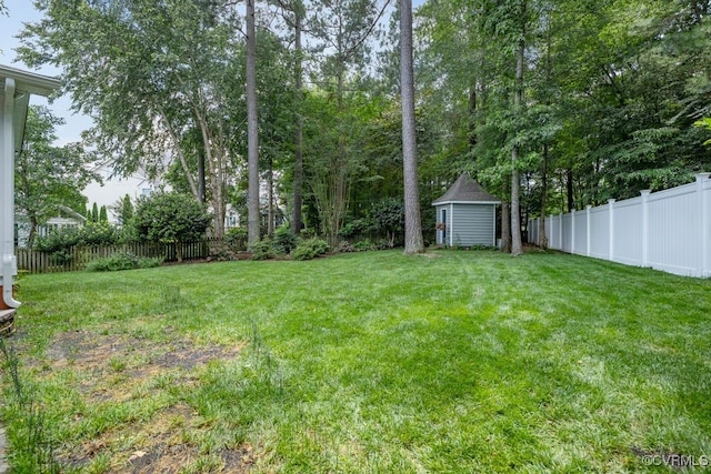 15585 Fox Cove Cir, Moseley, VA 23120 - fenced backyard with a storage shed