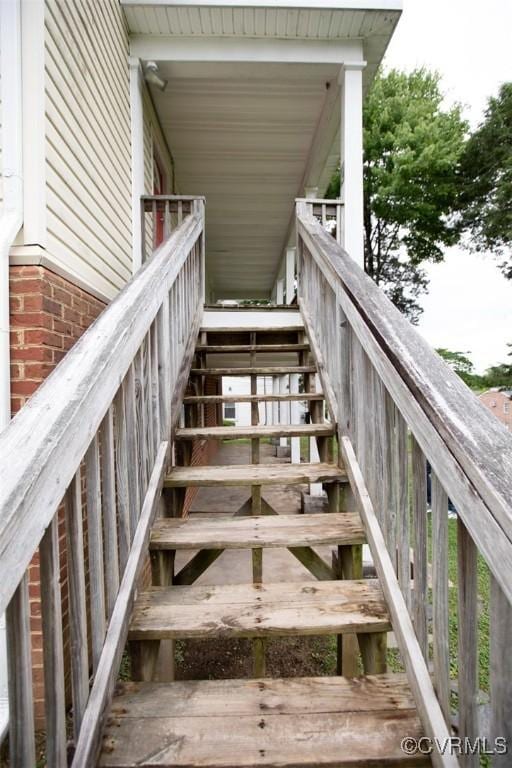 407 E 2nd St, Farmville, VA 23901 - view of stairs