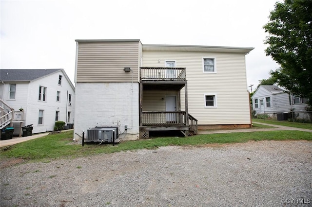 407 E 2nd St, Farmville, VA 23901 - back of house featuring a balcony