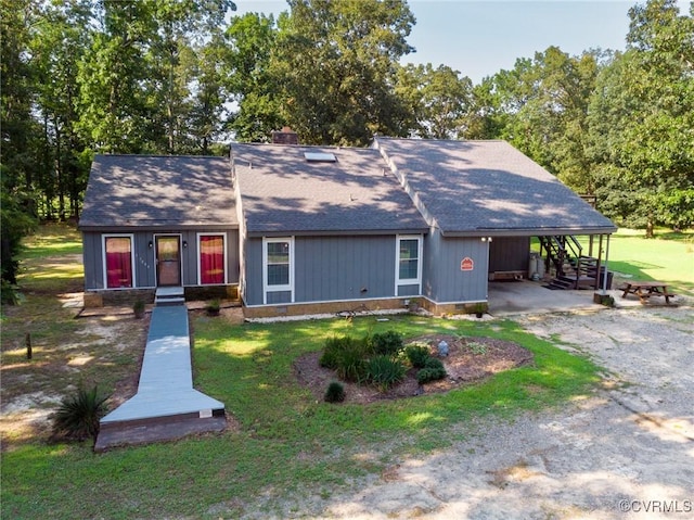 17009 Faithful Run, Montpelier, VA 23192 - view of front of home featuring an attached carport, dirt driveway, roof with shingles, and a front yard