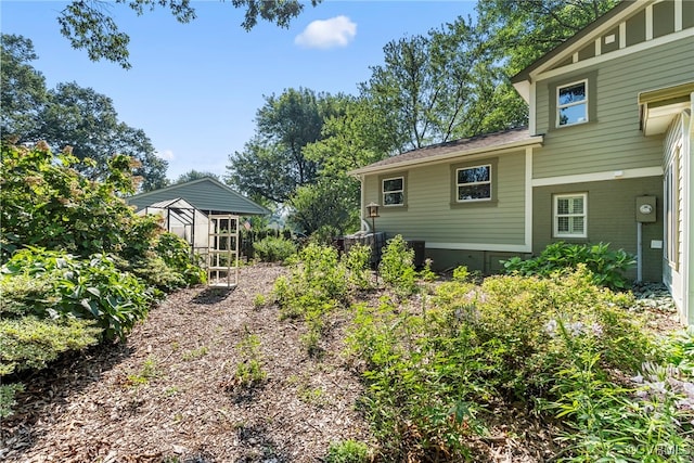 6482 Robin Way, Mechanicsville, VA 23111 - view of yard with an outbuilding