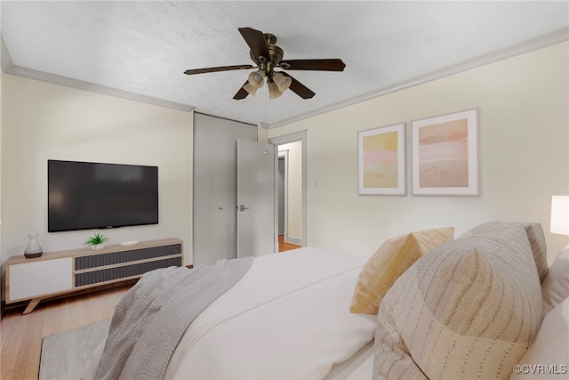 6482 Robin Way, Mechanicsville, VA 23111 - bedroom with wood finished floors and a ceiling fan