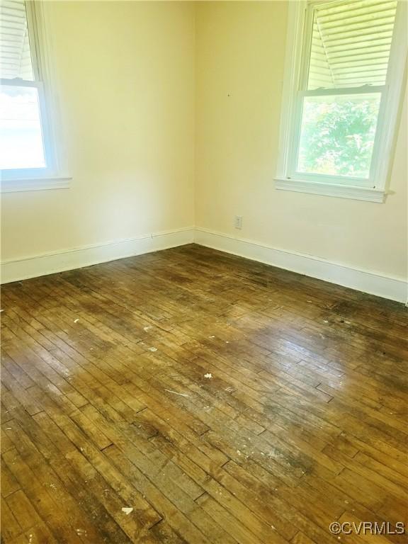 1227 Hilton Pl, Petersburg, VA 23803 - unfurnished room featuring dark wood finished floors and baseboards