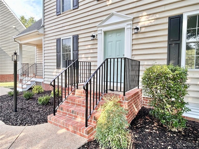 11809 Park Forest Ct, Henrico, VA 23059 - view of exterior entry featuring a shingled roof