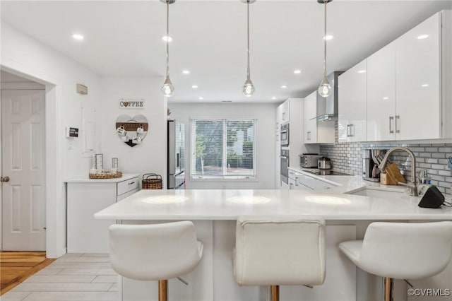 8256 Greystone W Cir, Henrico, VA 23229 - kitchen featuring appliances with stainless steel finishes, light countertops, tasteful backsplash, a breakfast bar area, and white cabinets