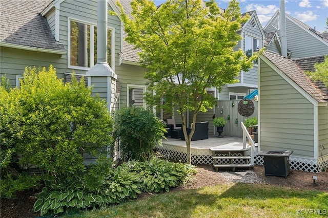 8256 Greystone W Cir, Henrico, VA 23229 - back of property featuring roof with shingles and a deck