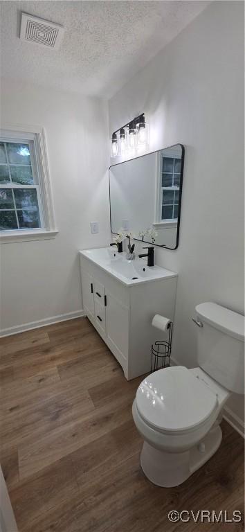7464 Dutch Lily Ct, Mechanicsville, VA 23111 - half bath featuring wood finished floors, vanity, and a textured ceiling