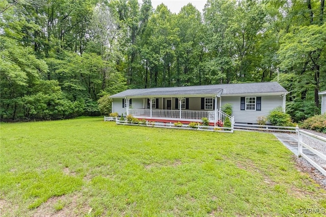 9118 Epps Rd, Mechanicsville, VA 23111 - view of front of property featuring a front yard, crawl space, and a view of trees