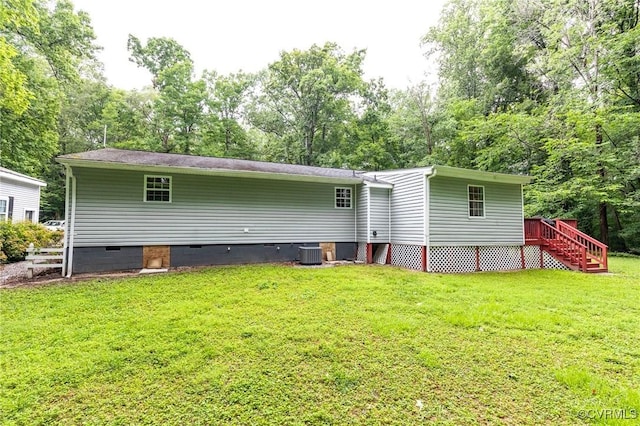 9118 Epps Rd, Mechanicsville, VA 23111 - rear view of house with crawl space, a yard, and view of wooded area