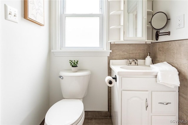 2711 Maplewood Rd, Henrico, VA 23228 - bathroom with toilet and vanity