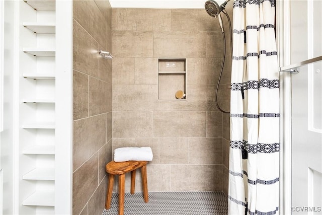 2711 Maplewood Rd, Henrico, VA 23228 - bathroom featuring tiled shower and built in shelves