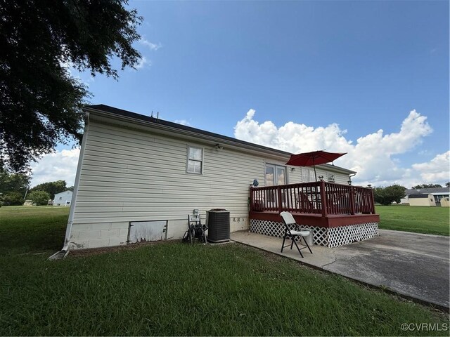 21338 Deodora Ct, Petersburg, VA 23803 - back of property with a wooden deck, a yard, crawl space, and a patio