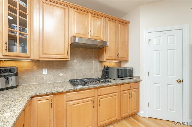 4837 Glenmorgan Ct, Chester, VA 23831 - kitchen featuring under cabinet range hood, stainless steel appliances, tasteful backsplash, and glass insert cabinets