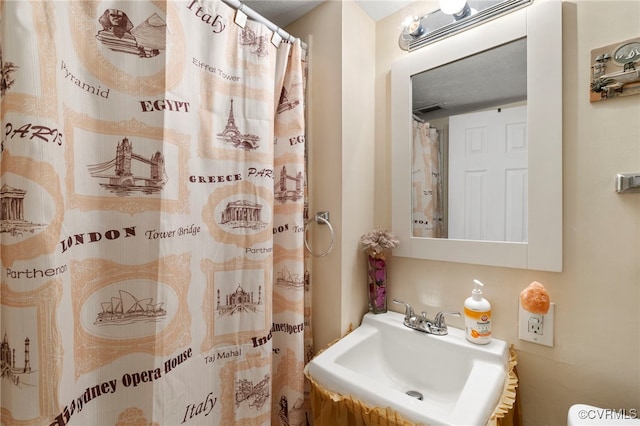 5564 Heatherhill Dr, North Chesterfield, VA 23234 - bathroom featuring a shower with curtain