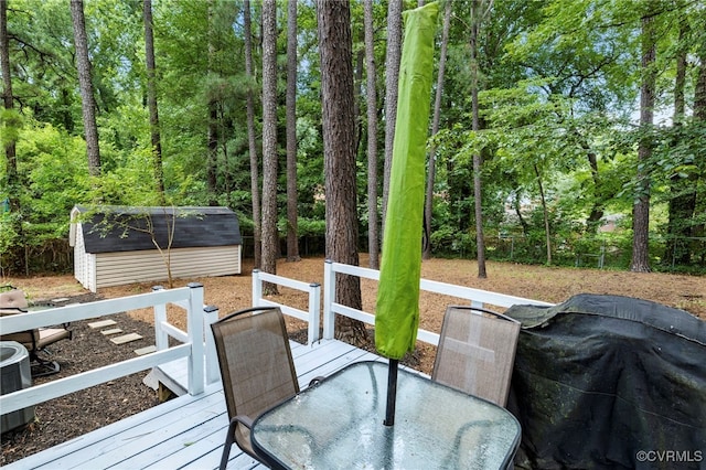 5564 Heatherhill Dr, North Chesterfield, VA 23234 - wooden deck featuring outdoor dining area and a shed