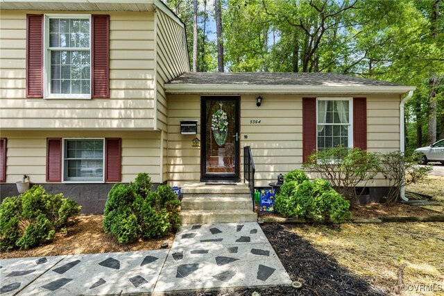 5564 Heatherhill Dr, North Chesterfield, VA 23234 - doorway to property with a shingled roof
