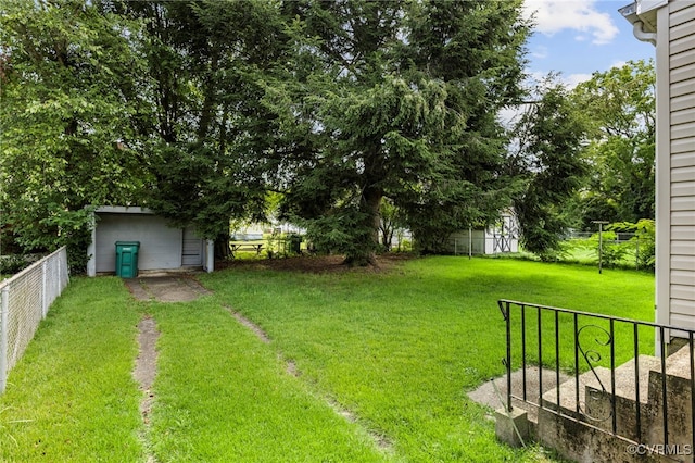 125 Seaboard St, Petersburg, VA 23803 - view of yard with view of wooded area