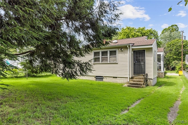 125 Seaboard St, Petersburg, VA 23803 - rear view of property featuring entry steps and a yard