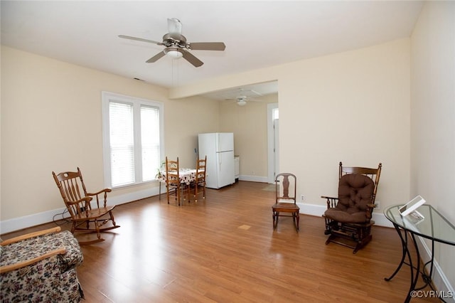 410 E 2nd St, Farmville, VA 23901 - sitting room with light wood-style floors and a ceiling fan