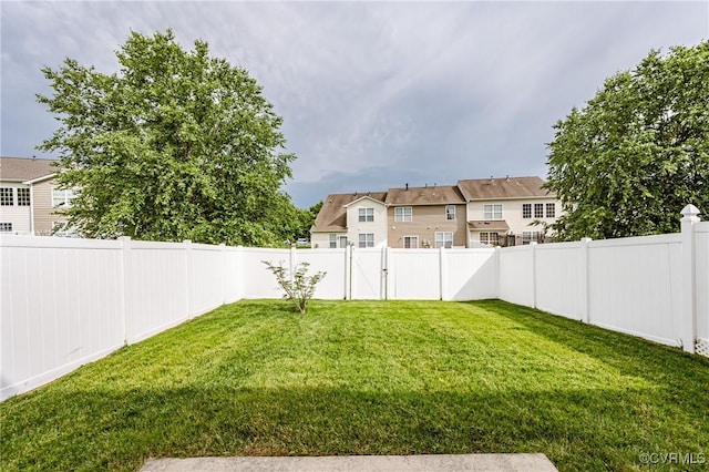 915 Jamerson Ln, Glen Allen, VA 23059 - fenced backyard featuring a gate