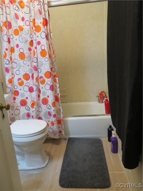 5900 River Rd, South Chesterfield, VA 23803 - bathroom featuring toilet and shower / tub combo