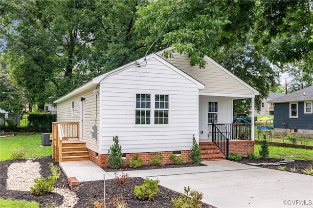 407 S 19th Ave, Hopewell, VA 23860 - bungalow-style house with crawl space and a porch