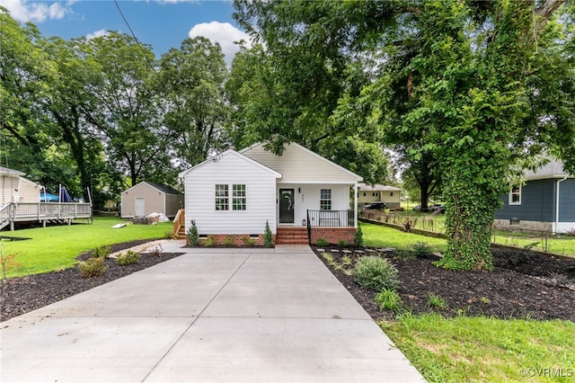 407 S 19th Ave, Hopewell, VA 23860 - bungalow-style home featuring crawl space, covered porch, and driveway