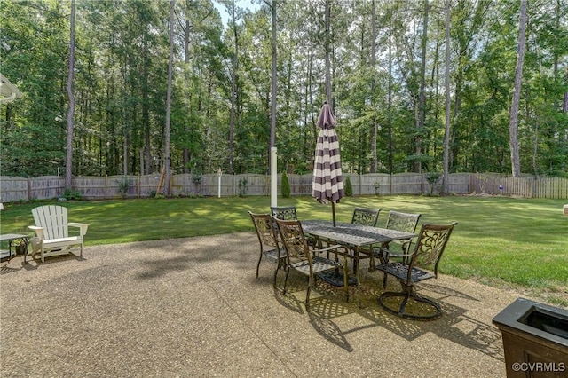5025 Ellis Meadows Ct, Glen Allen, VA 23059 - fenced backyard featuring a patio and outdoor dining space