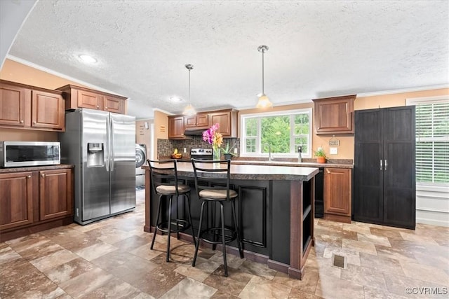 4627 Powhatan Lakes Rd Unit B, Powhatan, VA 23139 - kitchen featuring stainless steel appliances, a textured ceiling, crown molding, a kitchen island, and decorative backsplash