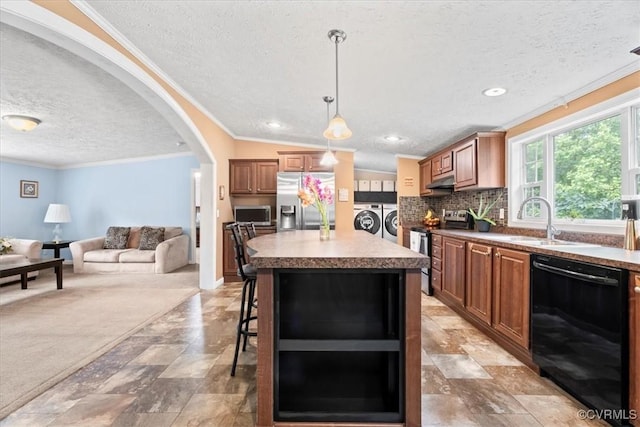 4627 Powhatan Lakes Rd Unit B, Powhatan, VA 23139 - kitchen with appliances with stainless steel finishes, independent washer and dryer, a textured ceiling, open floor plan, and crown molding