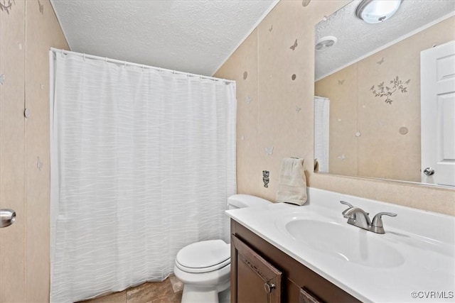 4627 Powhatan Lakes Rd Unit B, Powhatan, VA 23139 - bathroom featuring a textured ceiling, vanity, and curtained shower