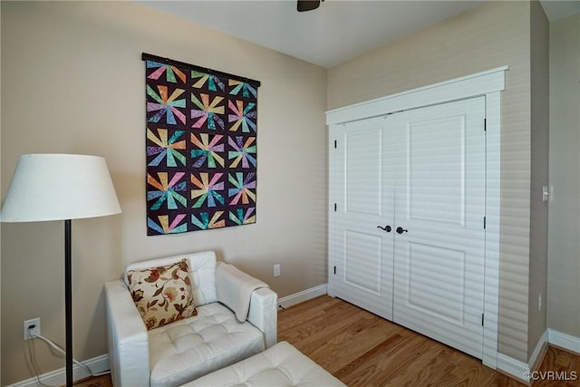 7413 Settlers Ridge Ct, Henrico, VA 23231 - living area featuring wood finished floors and a ceiling fan