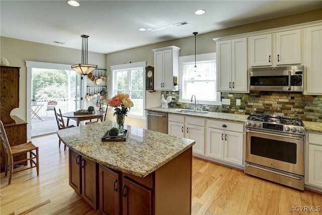7413 Settlers Ridge Ct, Henrico, VA 23231 - kitchen featuring stainless steel appliances, light wood-style floors, decorative backsplash, and recessed lighting