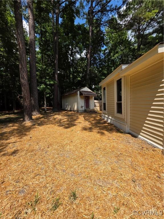 11220 Sunfield Dr, Midlothian, VA 23112 - view of yard featuring an outdoor structure
