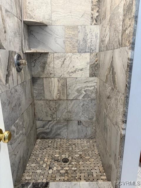 4002 Crystalwood Ln, Henrico, VA 23294 - bathroom featuring a tile shower