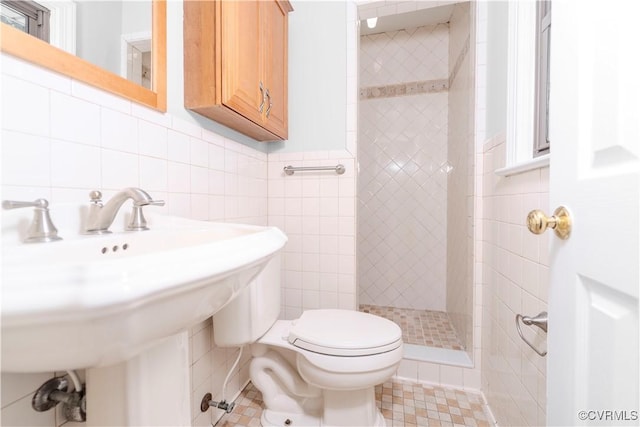 1020 Challis Ln, Sandston, VA 23150 - full bath featuring a shower stall and tile walls
