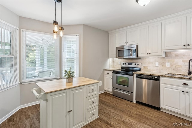 7117 Deer Thicket Dr, Midlothian, VA 23112 - kitchen featuring stainless steel appliances, tasteful backsplash, dark wood-style floors, and white cabinetry