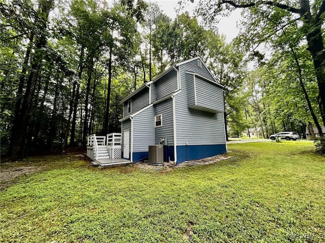 8512 Scottingham Ct, Chesterfield, VA 23236 - view of side of property with a yard, a deck, and view of scattered trees