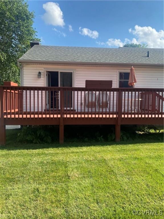 2622 Reba Ct, Glen Allen, VA 23060 - back of house with a shingled roof, a wooden deck, and a yard