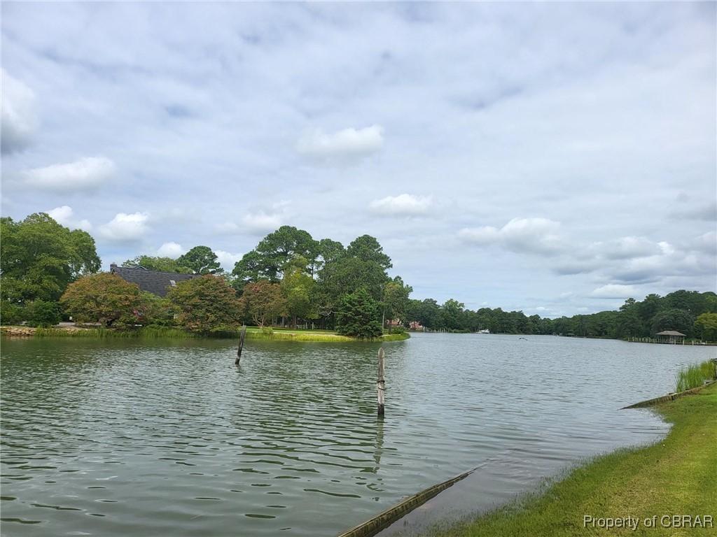 201 Walters Ln, Yorktown, VA 23692 - photo 3