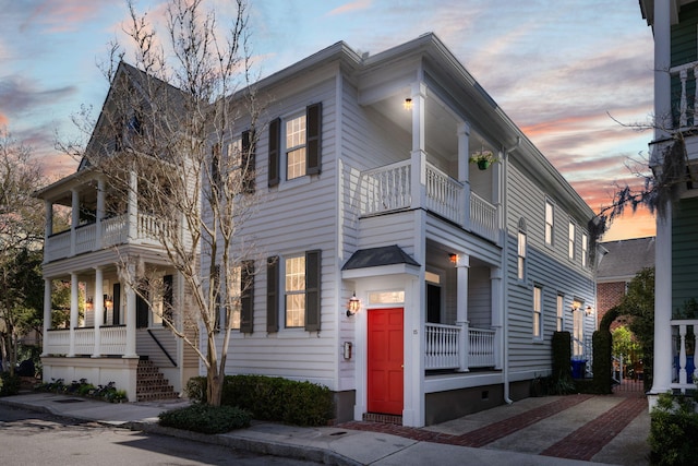 view of front of home featuring a balcony