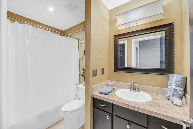 full bath with visible vents, toilet, vanity, and a shower with shower curtain